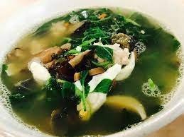 a picture of a spinach soup in a bowl