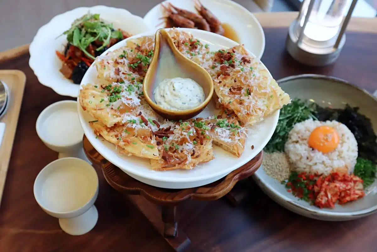 picture of kimchi dining dishes