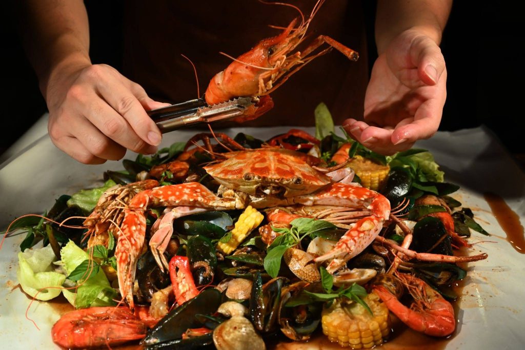 Top 7 Curated Picks for the Best Halal Seafood Restaurant in Singapore