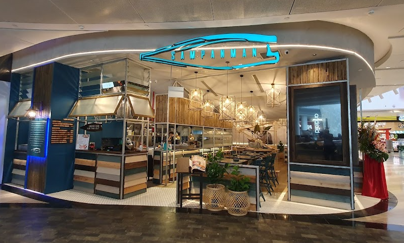 Kelong-style interior of Sampanman at Jewel Changi